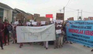 Warga Kertamukti Bekasi tolak rencana pembangunan TPST