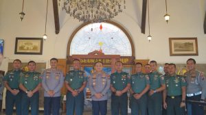 Dandim Surabaya Utara Dampingi Danrem Berikan Kejutan di Hari Bhayangkara Ke-77