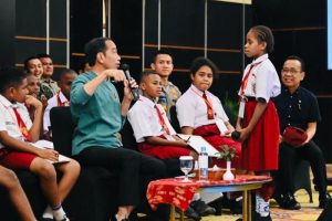 Seorang anak SD tanya Presiden kenapa ibu kota tidak dipindah ke Papua