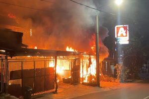 Kebakaran landa tiga bangunan di Jakarta Barat