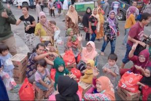 Bhabinkamtibmas bawa warga berobat gratis di RS Bhayangkara Medan