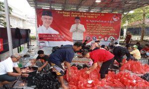 Relawan Ganjar di Kalteng distribusikan 1.800 daging kurban ke warga