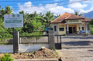 Maju dari HPL, Seorang Ibu Melahirkan Didalam Mobil di Depan RB Sarongan