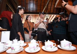 Kunjungi Desa Wisata Adat Using Kemiren, Menteri Sandiaga: Pengalaman World Class Tourism