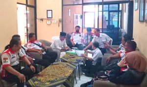 Geruduk Kantor Bawaslu Kota Blitar, LP-KPK Dampingi Warga Laporkan KPU Kota Blitar Dugaan Pelanggaran Administrasi