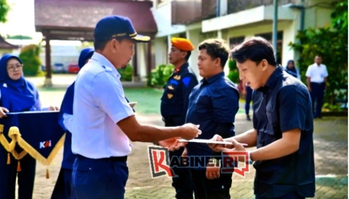 Aksi Heroik Dua Warga Blitar Digaji KAI! Gagalkan Pencurian Baut Rel, Selamatkan Nyawa Penumpang