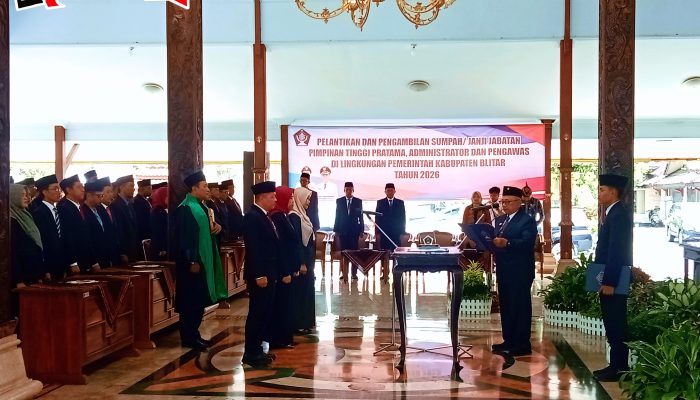 Bupati Blitar Lantik Pejabat Baru Awal 2026, Tekankan Integritas dan Kinerja