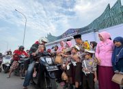 Polres Probolinggo Bersama Bhayangkari dan Pocil Bagikan Takjil di Pos Terpadu