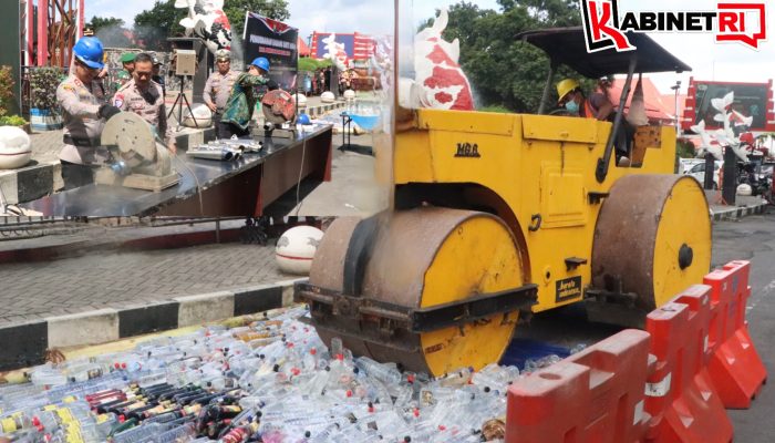 Jelang Idul Fitri 2026, Polres Blitar Kota Gilas Ribuan Botol Miras dan 150 Knalpot Brong 