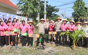 Polres Probolinggo Gelar Aksi Penghijauan Pulihkan Lahan Kritis