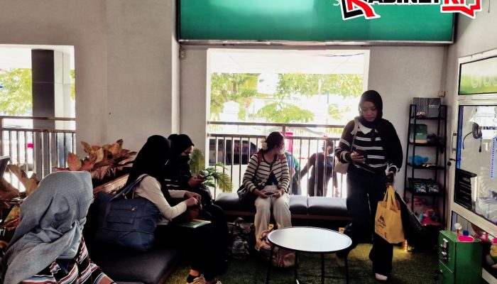 KAI Daop 7 Madiun Genjot Bisnis Non-Angkutan, Hadirkan Lounge dan Kolaborasi Transportasi Daring di Stasiun